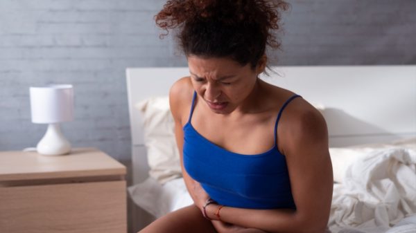 Ginecologista dá 5 dicas para aliviar a cólica menstrual
