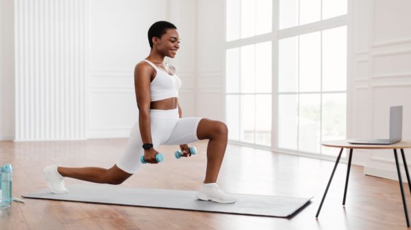 Pilates para iniciantes: 4 exercícios para você fazer em casa