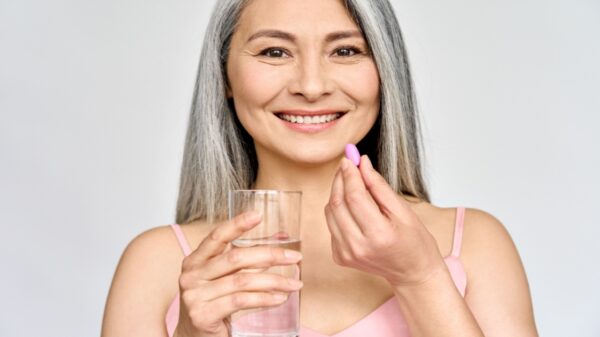Mulheres com mais de 65 anos podem fazer reposição hormonal? Entenda