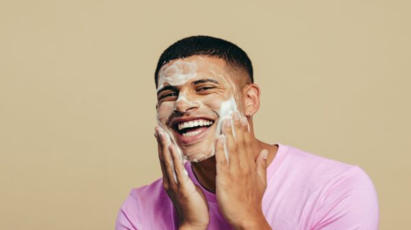 Especialistas dão dicas valiosas para homens que querem fazer skincare