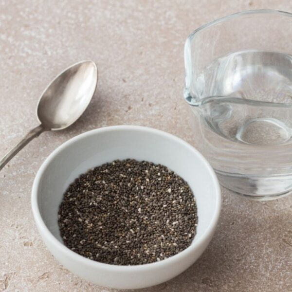 A chia vem se popularizando na alimentação graças as suas propriedades nutricionais