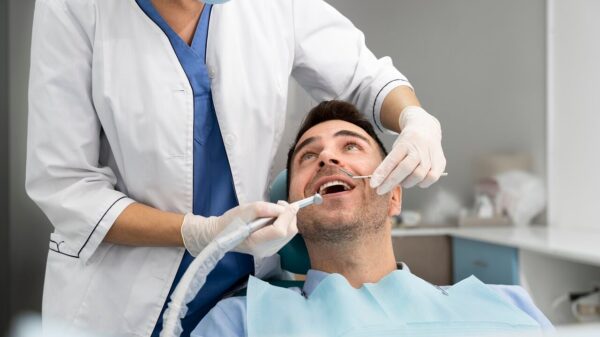 O paciente com diabetes precisa ter atenção redobrada com a saúde bucal