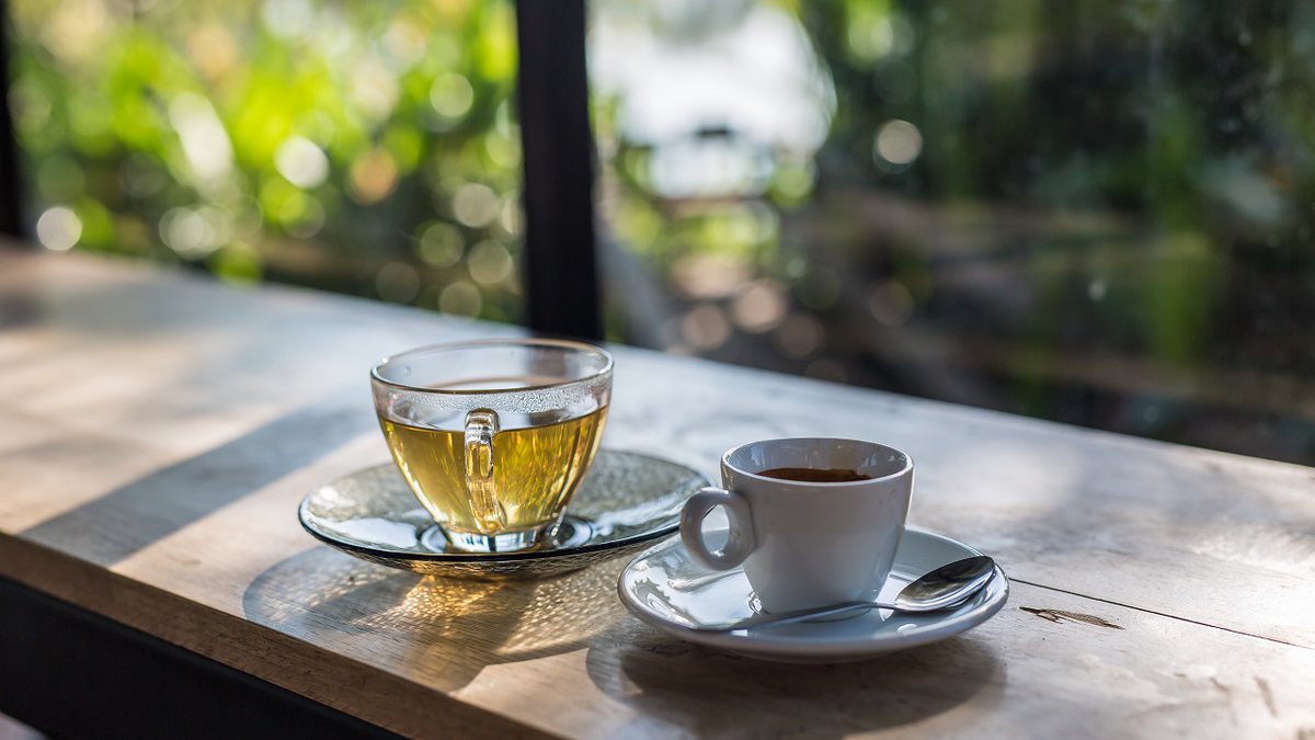 Chá verde e café: saiba os benefícios dessas bebidas