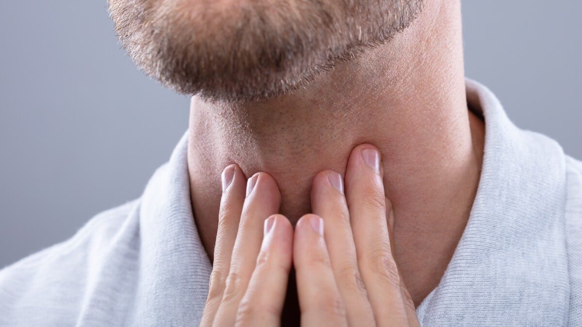 Câncer de garganta: dor e tosse podem indicar surgimento da doença