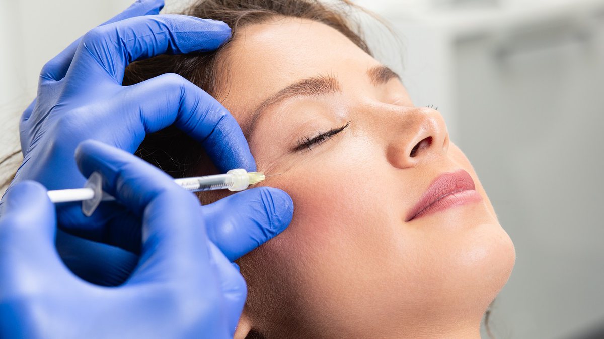 Especialista diz que a técnica é indicada para todos tipos de pele, inclusive em pacientes com cicatrizes e acnes no rosto