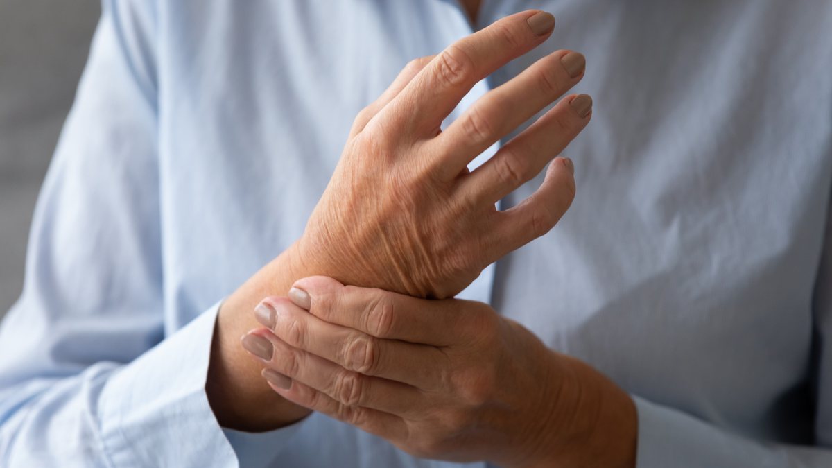 A inflamação nos tendões causa dores e inchaço nas articulações
