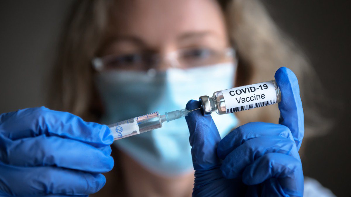 Ministro da Saúde anuncia que aplicação da terceira dose da vacina começa dia 15 de setembro