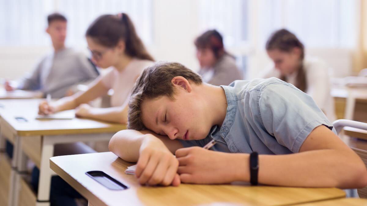 Crianças e adolescentes precisam de mais horas de sono por dia? Entenda