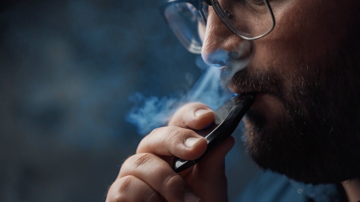 O perigo do vape: cigarro eletrônico está ligado ao aumento de doenças cardiovasculares