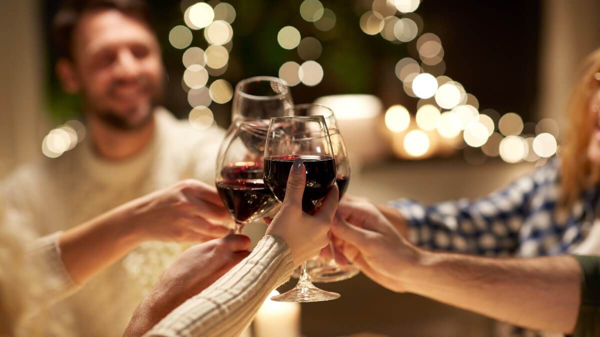 Feriados e dias de descanso elevam o consumo de vinho. Saiba conciliar diversão com bem-estar